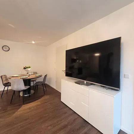 Apartment 21128 *